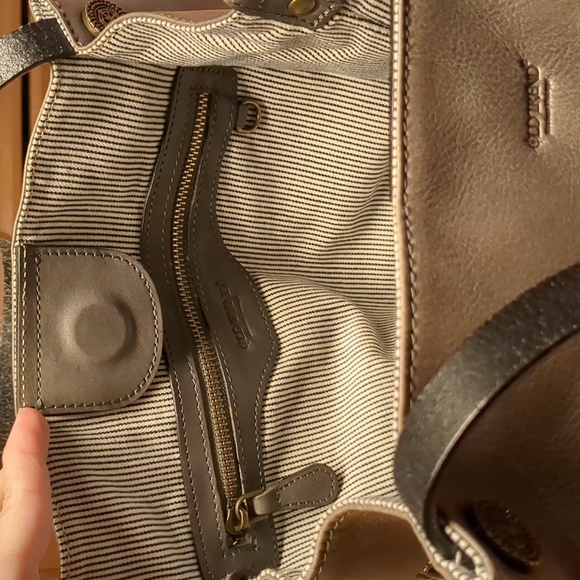 Old Trend Daisy Tote in Grey - Picture 9 of 14